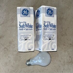 4 x GE Soft White 100W light bulbs New Old Style.